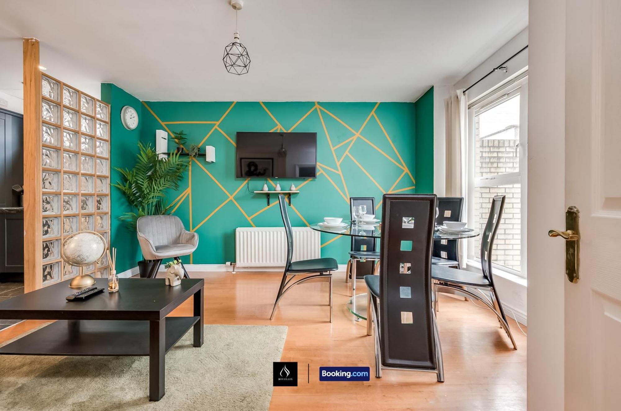 2 Bed House By Boyeilles Apartments Short Lets & Serviced Accommodation Belfast With Balcony & Free Parking Eksteriør bilde