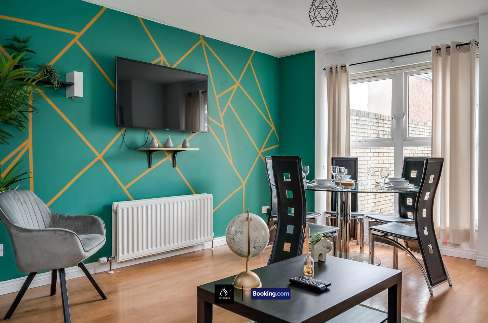 2 Bed House By Boyeilles Apartments Short Lets & Serviced Accommodation Belfast With Balcony & Free Parking Eksteriør bilde