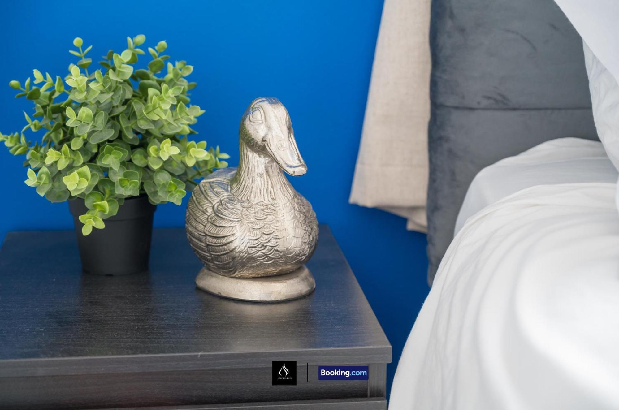 2 Bed House By Boyeilles Apartments Short Lets & Serviced Accommodation Belfast With Balcony & Free Parking Eksteriør bilde