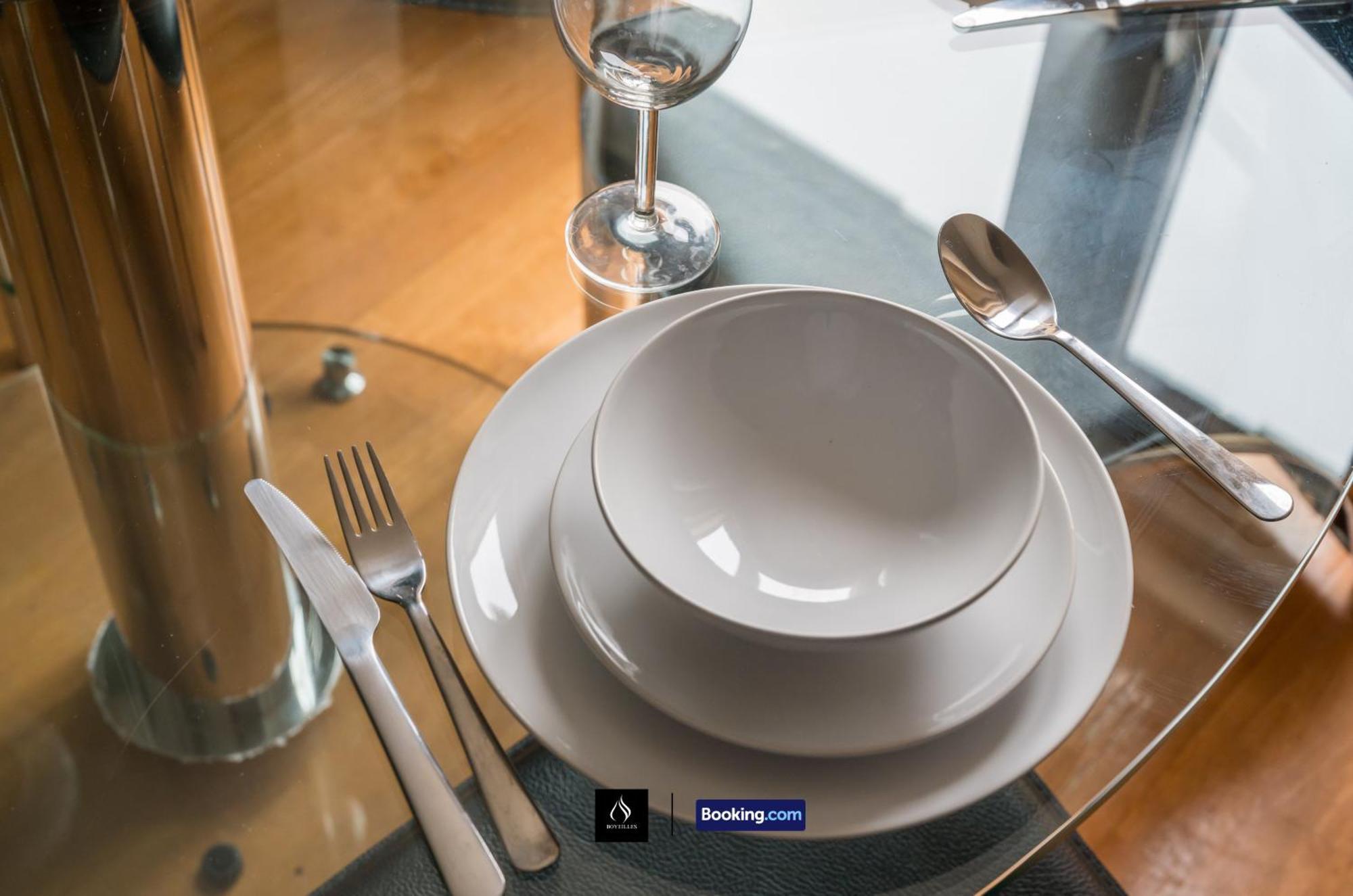 2 Bed House By Boyeilles Apartments Short Lets & Serviced Accommodation Belfast With Balcony & Free Parking Eksteriør bilde