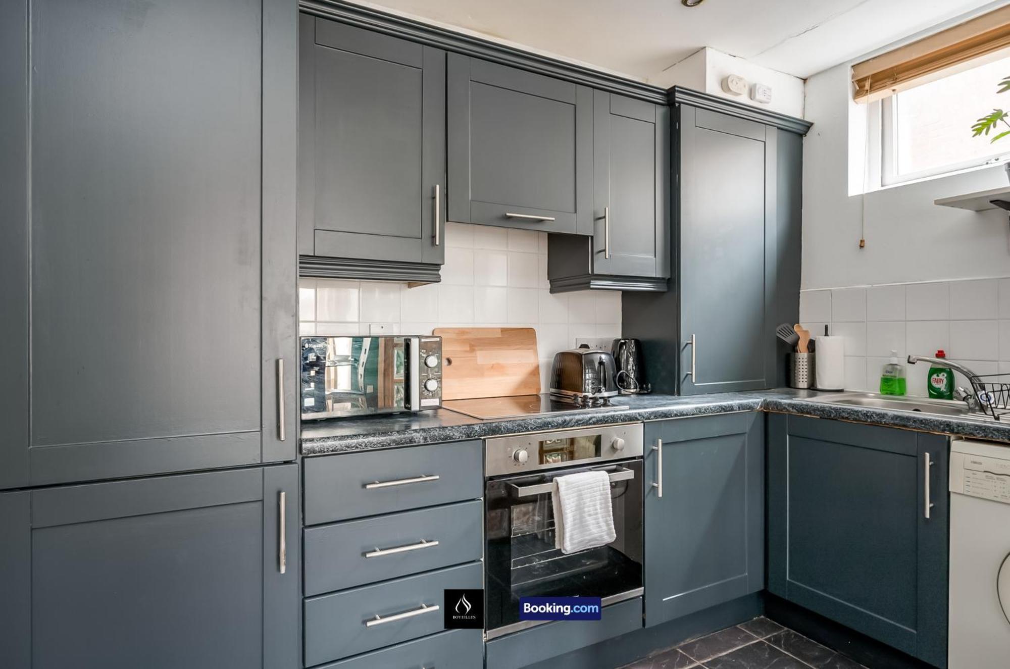 2 Bed House By Boyeilles Apartments Short Lets & Serviced Accommodation Belfast With Balcony & Free Parking Eksteriør bilde