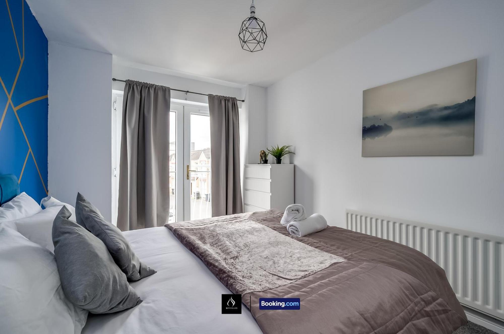 2 Bed House By Boyeilles Apartments Short Lets & Serviced Accommodation Belfast With Balcony & Free Parking Eksteriør bilde