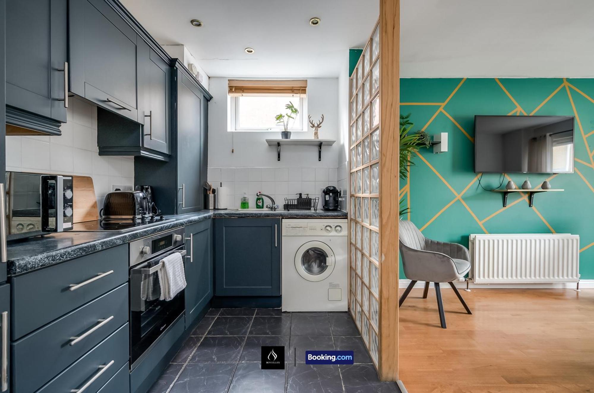 2 Bed House By Boyeilles Apartments Short Lets & Serviced Accommodation Belfast With Balcony & Free Parking Eksteriør bilde