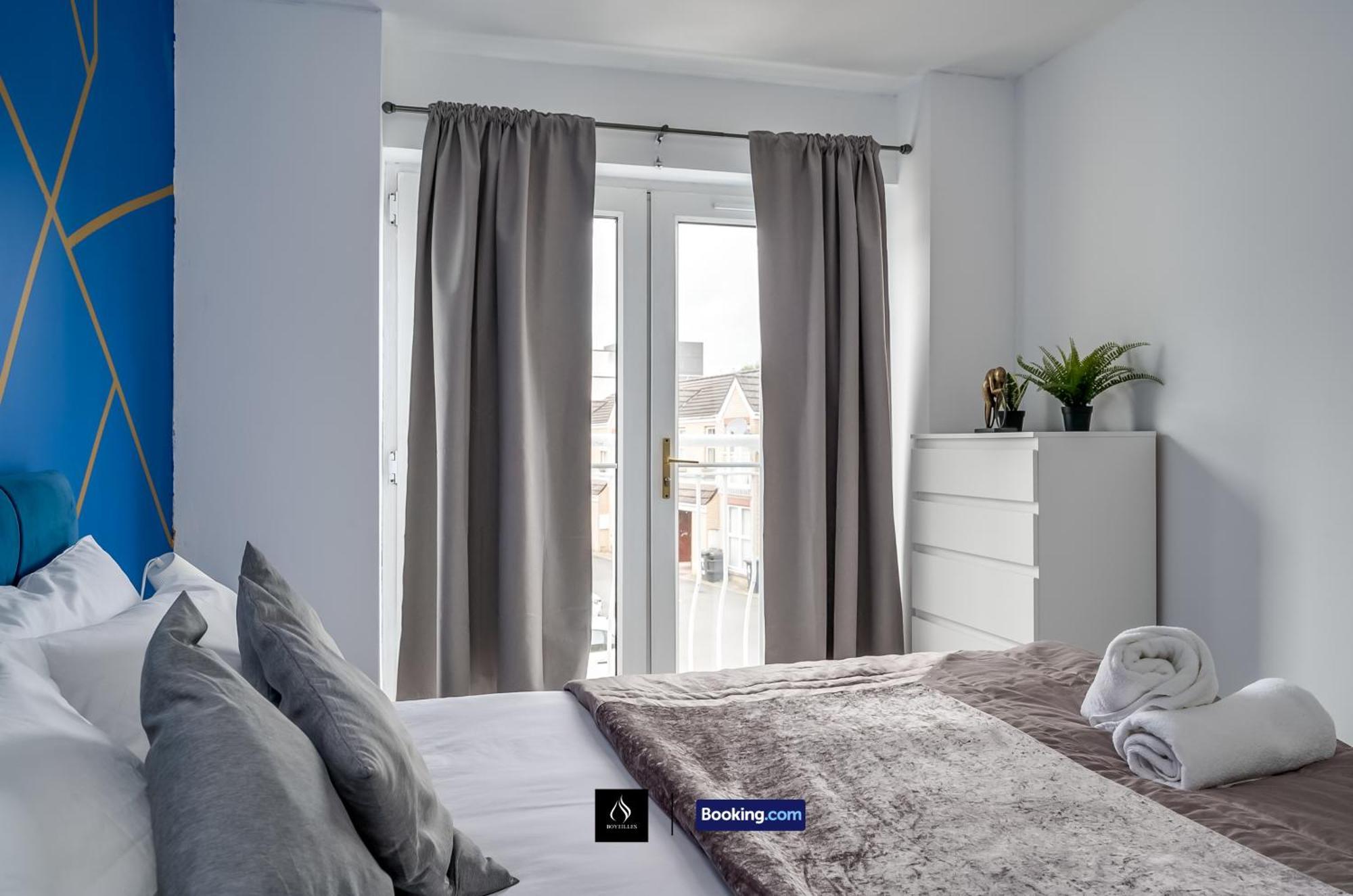 2 Bed House By Boyeilles Apartments Short Lets & Serviced Accommodation Belfast With Balcony & Free Parking Eksteriør bilde