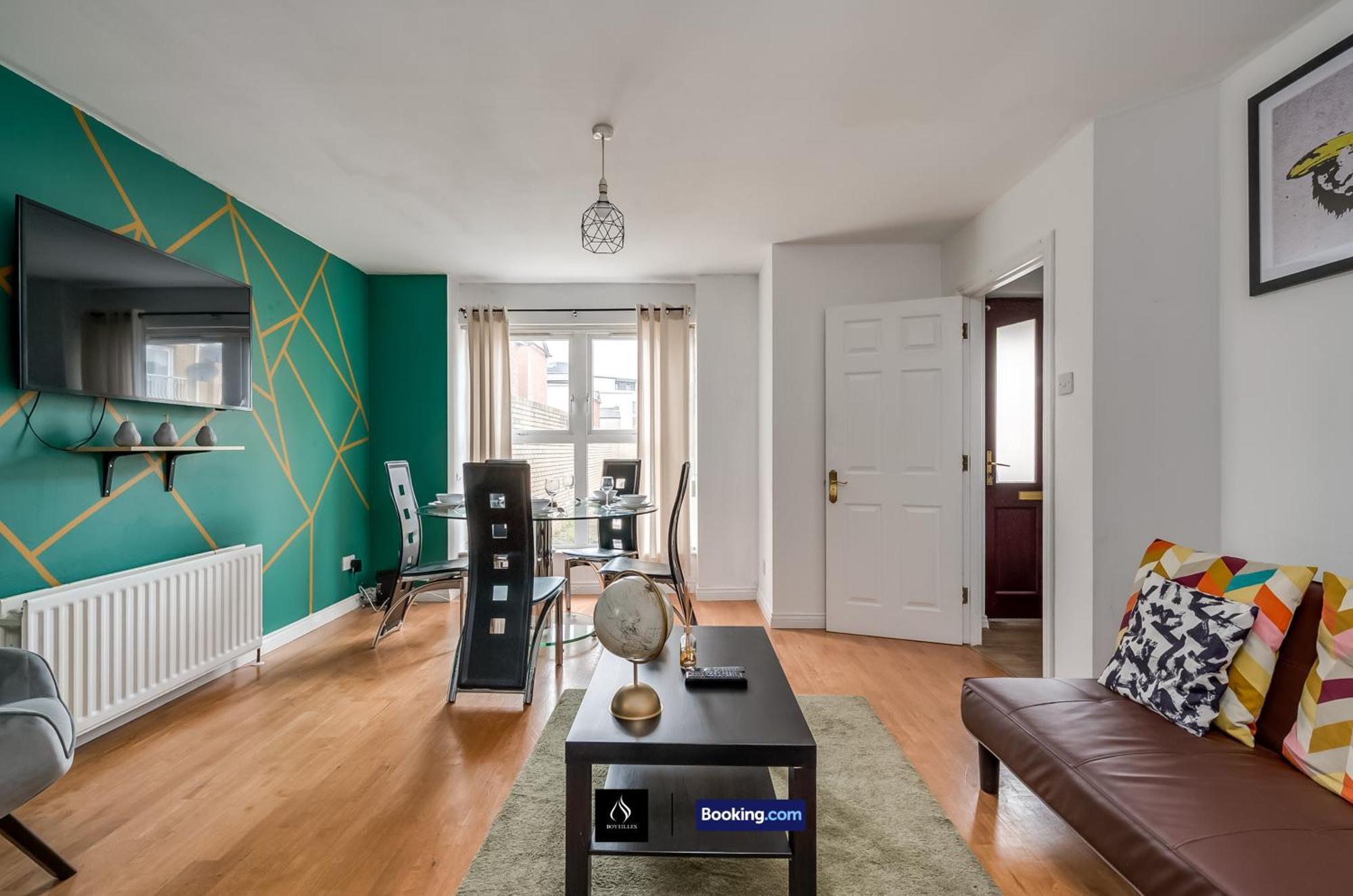 2 Bed House By Boyeilles Apartments Short Lets & Serviced Accommodation Belfast With Balcony & Free Parking Eksteriør bilde