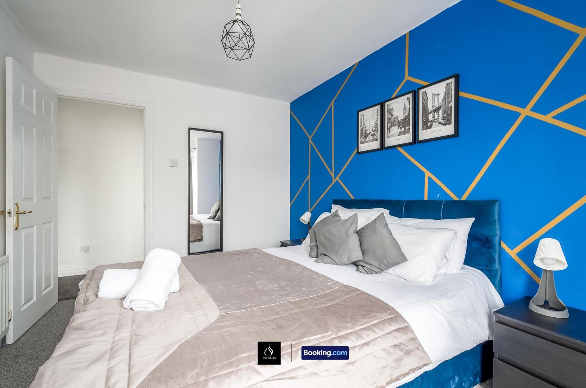 2 Bed House By Boyeilles Apartments Short Lets & Serviced Accommodation Belfast With Balcony & Free Parking Eksteriør bilde