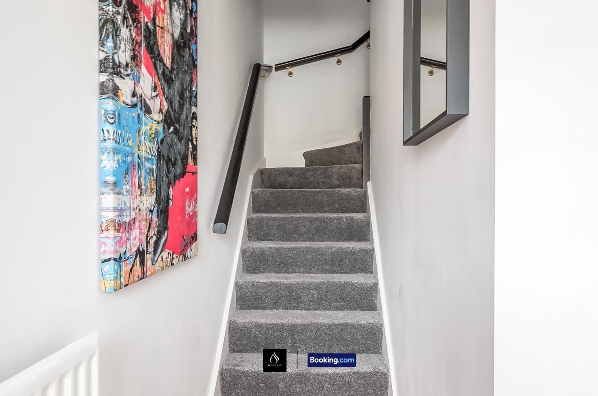 2 Bed House By Boyeilles Apartments Short Lets & Serviced Accommodation Belfast With Balcony & Free Parking Eksteriør bilde