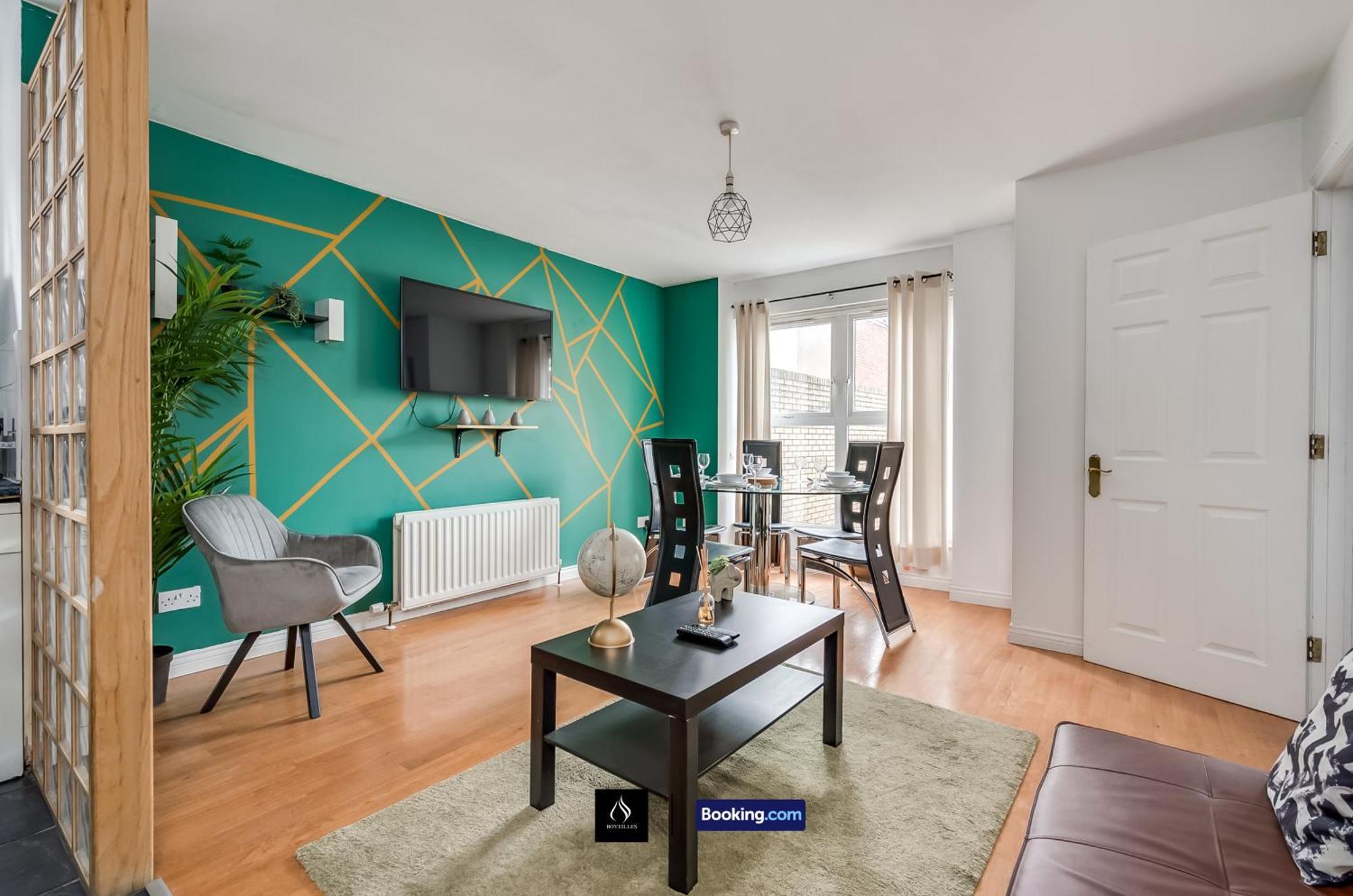 2 Bed House By Boyeilles Apartments Short Lets & Serviced Accommodation Belfast With Balcony & Free Parking Eksteriør bilde