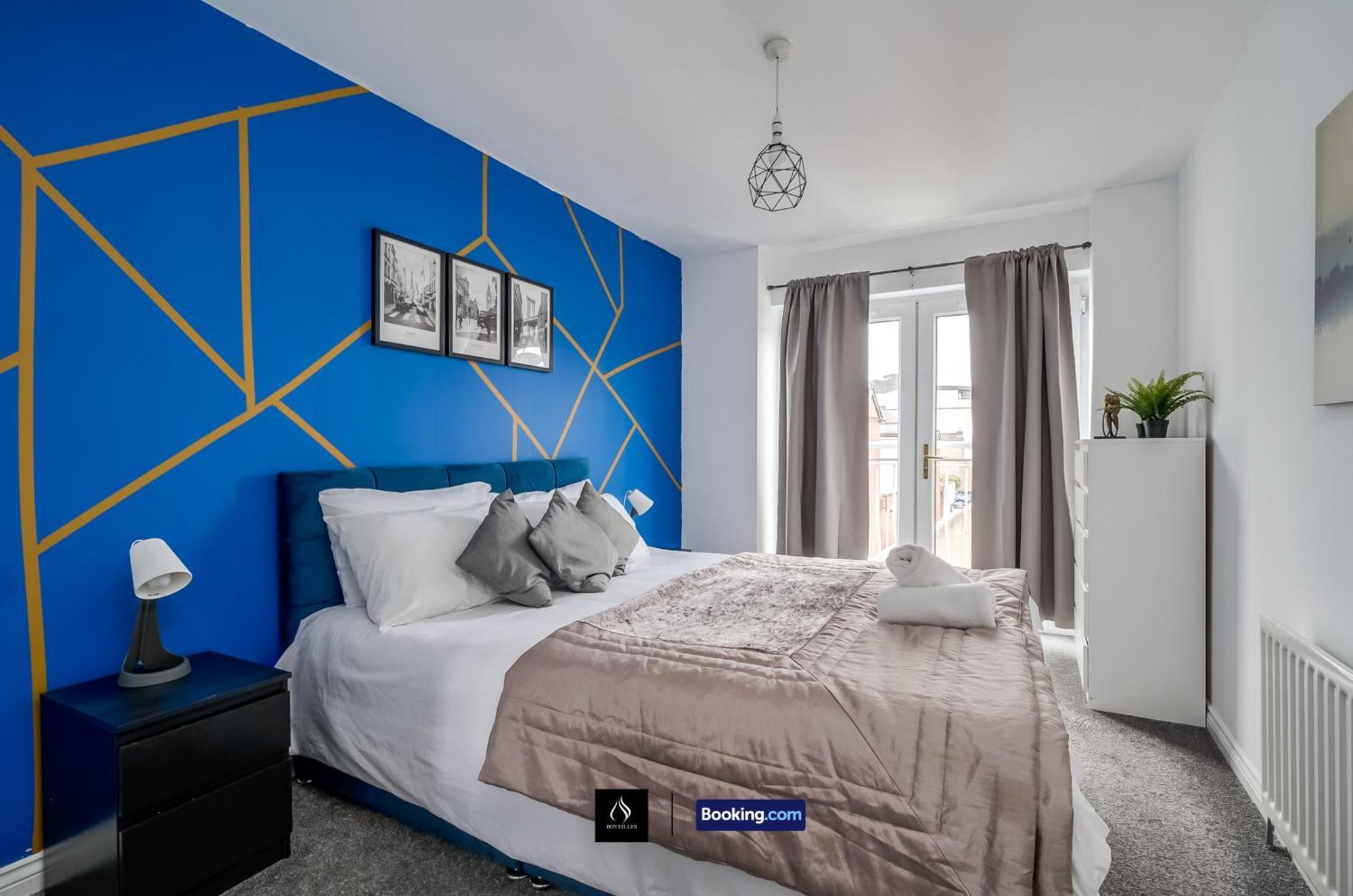2 Bed House By Boyeilles Apartments Short Lets & Serviced Accommodation Belfast With Balcony & Free Parking Eksteriør bilde