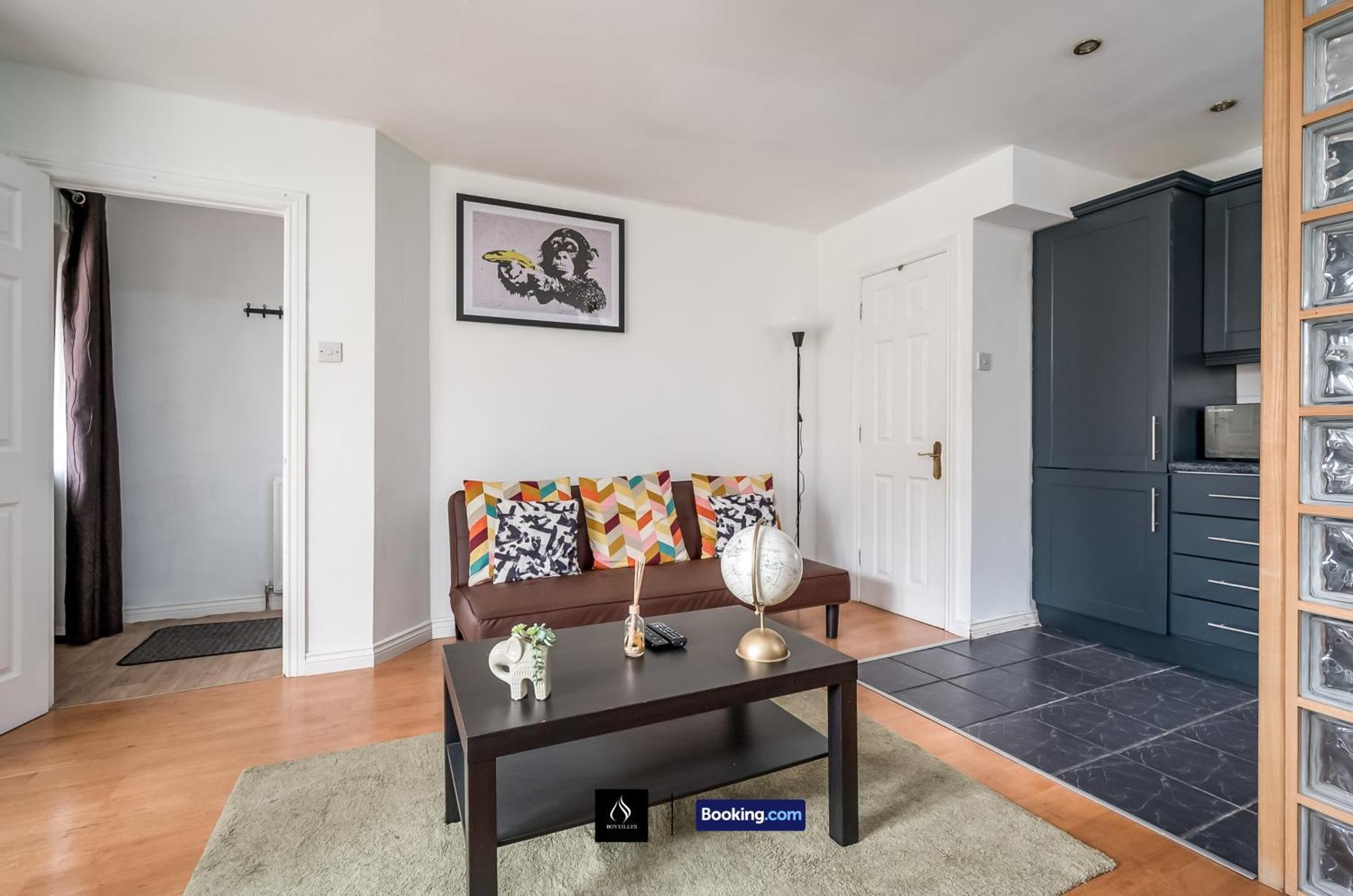 2 Bed House By Boyeilles Apartments Short Lets & Serviced Accommodation Belfast With Balcony & Free Parking Eksteriør bilde
